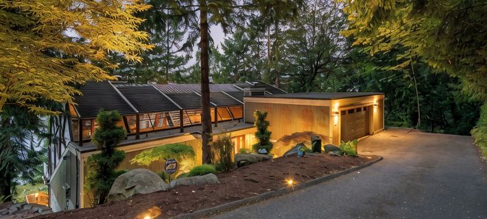 Lake front Glass house with Private Dock/Lake access/Kayak/Paddle board Hotels in Redmond