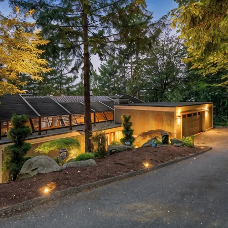 Lake front Glass house with Private Dock/Lake access/Kayak/Paddle board