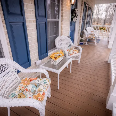 HOME AWAY FROM HOME/ 2 -story modern farmhouse at Lake Gaston  /HOT TUB AUG 1
