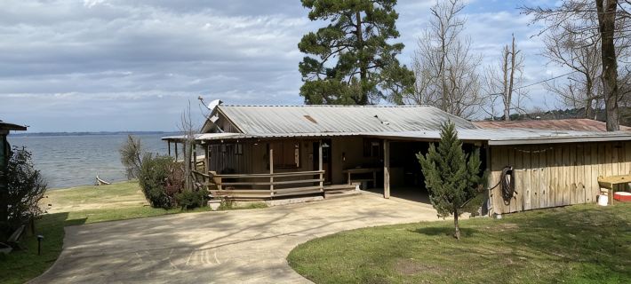 Private lakefront home with amazing views! Hotels in Sabine Parish