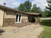All American Cabin with plenty of parking, handicap friendly - 2-Star