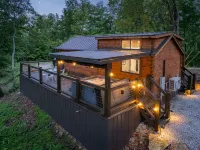 The Mighty Acorn, Bungalow is a delightful cozy tiny home in the woods. メニフィーのホテル