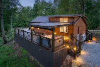 The Mighty Acorn, Bungalow is a delightful cozy tiny home in the woods.