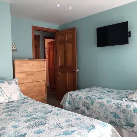 Location! 2 min Walk to Short Sands Beach