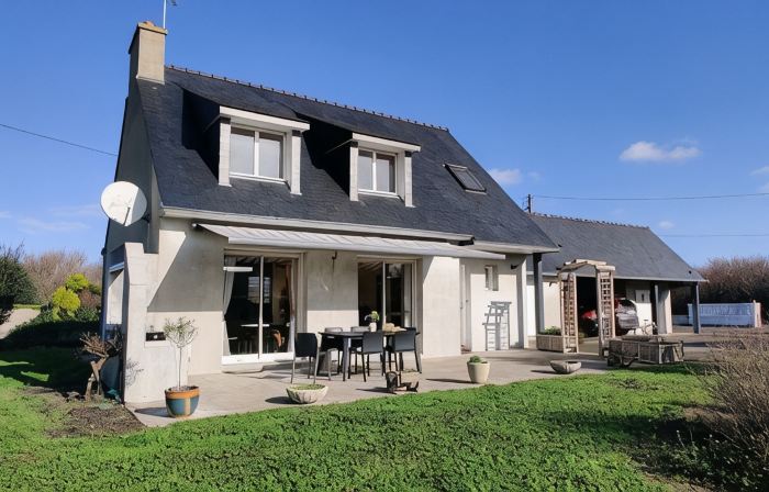 House 400 meters from the sea
