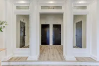 Chic 2BR Midtown Retreat: Your Gateway to Memphis Magic! - Apartments