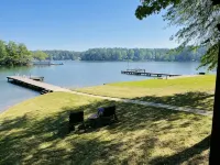 The Cozy Cabin on Lake Martin - Hytter