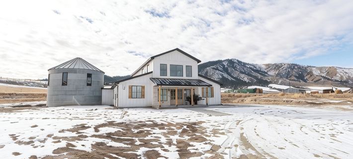 New barndominium with a theater room, AC, large gourmet kitchen with views Ξενοδοχεία στην πόλη Bannock County