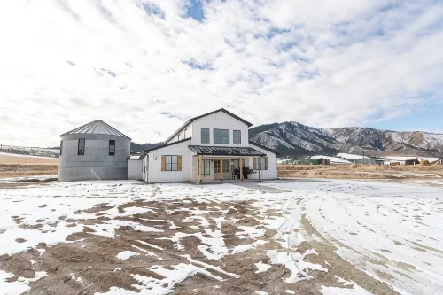 New barndominium with a theater room, AC, large gourmet kitchen with views