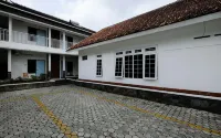 RedDoorz near Rita Super Mall Purwokerto 3 - Misafirhane