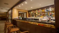โรงแรมดิออสกูรีเบย์ พาเลซ - ที่มีบาร์