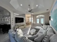 Spacious 4-bedroom pool house with WiFi and AC in charming Vero Beach - プール