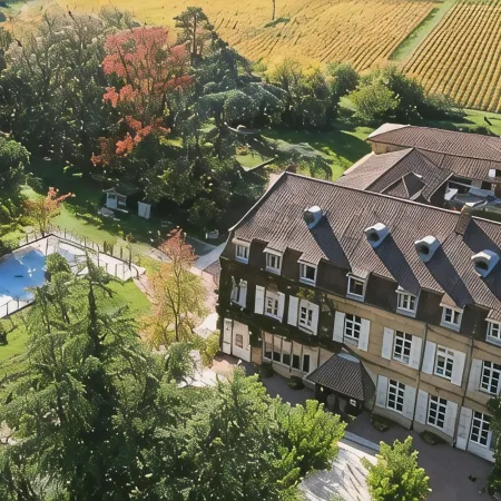 Logis Hôtels Château de La Barge Отели в г. Шентре