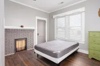 Charming 4-bedroom 3bath house in terrific Florence with WiFi, AC