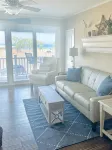 Right across from Beach and Grand Haven Pier!  Beautiful Lake and Sunset Views! - พร้อมWifi