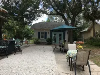 Ozona Guesthouse! 3 Blocks to Pinellas Trail, Brewery, Eats, & Dog Friendly!