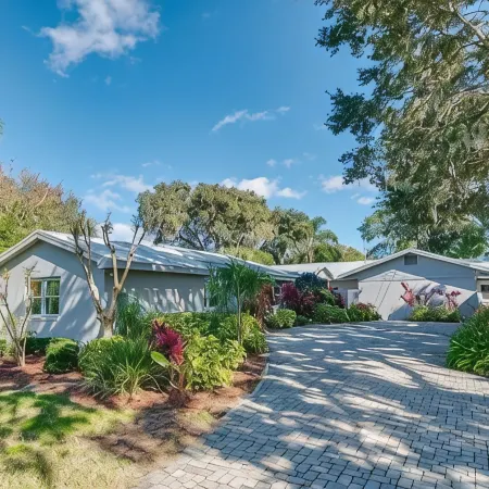 Beautiful Lake Front cottage w/ heated pool & Hot Tub, 23 miles from Disney