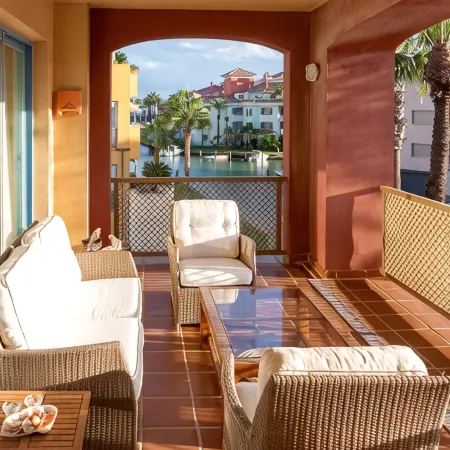 Charming apartment / Precioso apartamento en la Marina del Puerto de Sotogrande.
