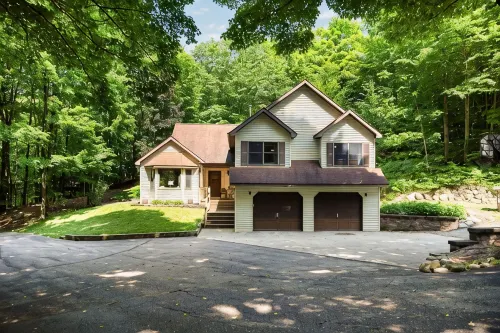 Cozy 3 Bed 3 Bath located within minutes to Downtown Traverse City - Homestays