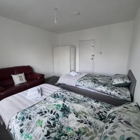 Cozy Guest Room 2 in Morden Отели рядом с достопримечательностью «Уимблдон»