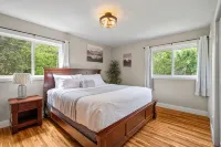 Spacious 5BR Family Retreat w/ In-Law Suite & Park Access – Near Mall of America - Wifi