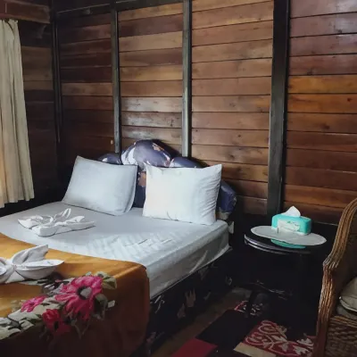 Villa Marindu and Glamping Hotel dekat Pemandian Air Panas Sari Ater