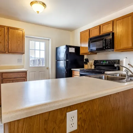 Clean, Modern! 3 Bedrooms, River, Downtown