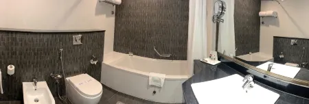 阿布扎比濱海路華美達飯店