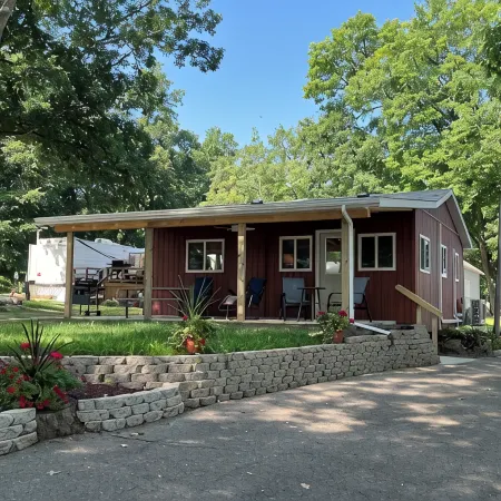 Cozy cottage in awesome Greenville with WiFi, AC