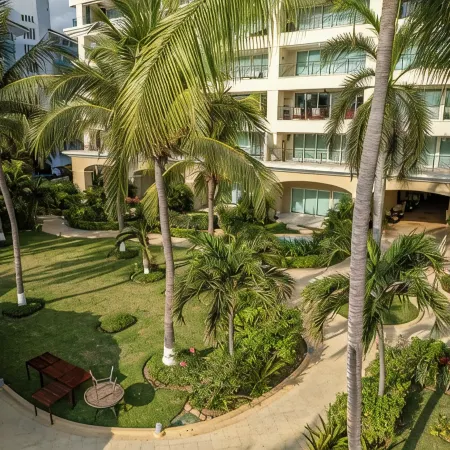 10th Floor Beachfront Luxury Condo Bayview Grand