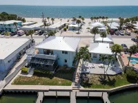Private 2 BR steps from beach on Casey Key