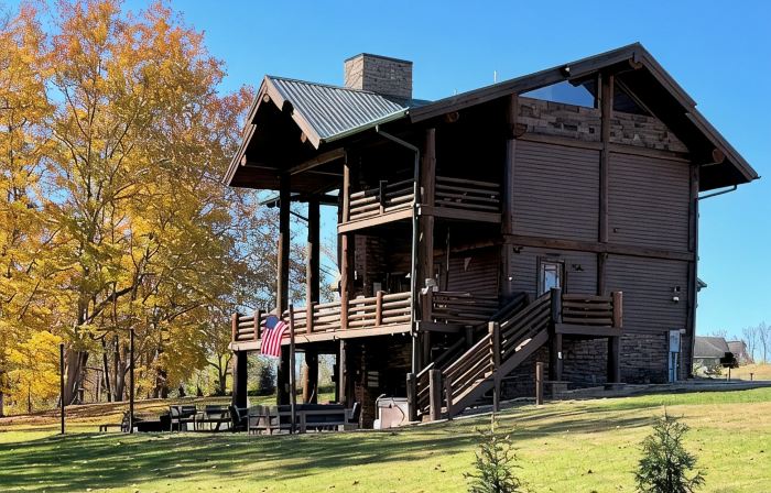 The Holston River Lodge: Luxury Riverfront, Hot Tub, Fishing, Views & Wineries