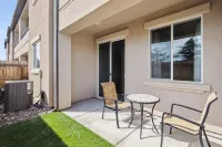 Ski & Relax: Updated Townhome Near Downtown, Casinos & Board Games! - Bungalows