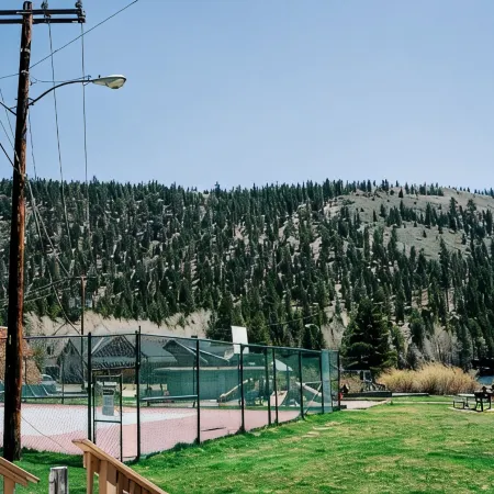 June Lake Home with a view - 2bd / 2ba + loft