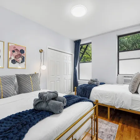 3Br 3Ba • NY Charm Modern Luxe • Sleeps to 12 • Min to NYC • Free Parking Permit