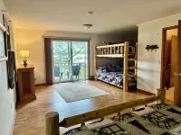 Huge Lakefront 3bd + Loft + 2 Kitchen Cabin on Recreational Bay Lake- Game Room