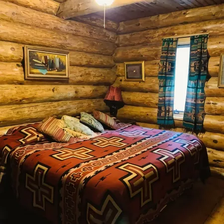 Cozy cottage trails, trout fishing & fireplace.