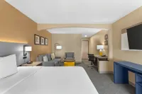 Comfort Inn & Suites Kansas City - Northeast - parking