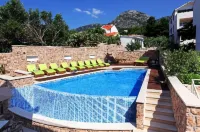 Boutique Hotel Bol - Pools