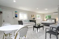 Hot Spa - Super Clean - 8 M Drive to Beach, Restaurants, Nightlife