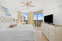 502 Stunning 2 Bdrm~ Private Beach ~ Gulf View & Pools ~ Book Aug 9th Special - บูติค