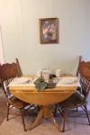 Cozy Second-Floor Stylish & Comfortable Stay - WiFi