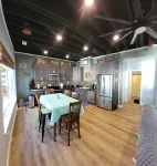 Stay, Play, Getaway. Beautiful Lake Front Home-Large Private Dock - Homestays