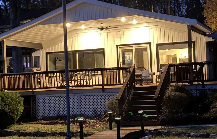 Lake Hamilton Lakefront! Main Channel Large Decks & Boat Dock! Spectacular View!