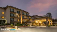 Yosemite Southgate Hotel & Suites