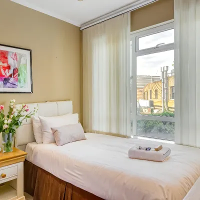 1 Lexham Gardens Hotel Hotel dekat 18 Stafford Terrace