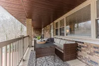 Lake Views & Access + Pool, Indoor/Outdoor Living, Family &  Pet Friendly - 3-Star