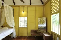 Bagas Zakariah Orchard Lodge - balcony