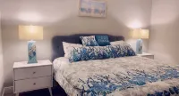 Naples Beach condo. First floor easy access- Walk to Vanderbilt Beach - Wifi