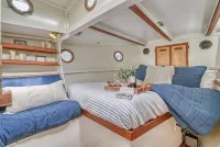 38' Yacht equipped with luxury and kayaks! - Wifi